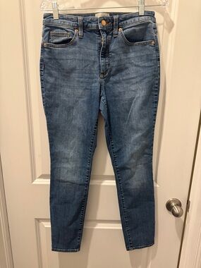 Universal Thread Women's Skinny Jeans - Medium Blue Wash